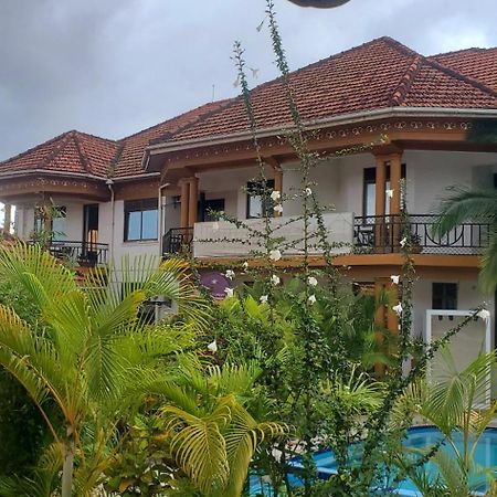 Mowicribs Hotel And Spa Entebbe Extérieur photo