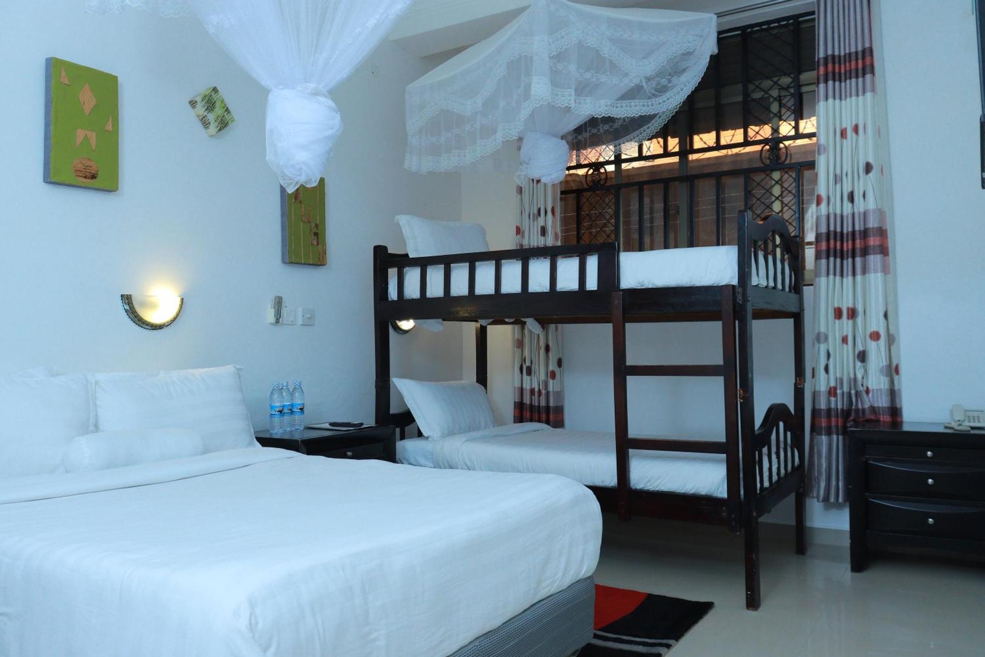 Mowicribs Hotel And Spa Entebbe Extérieur photo