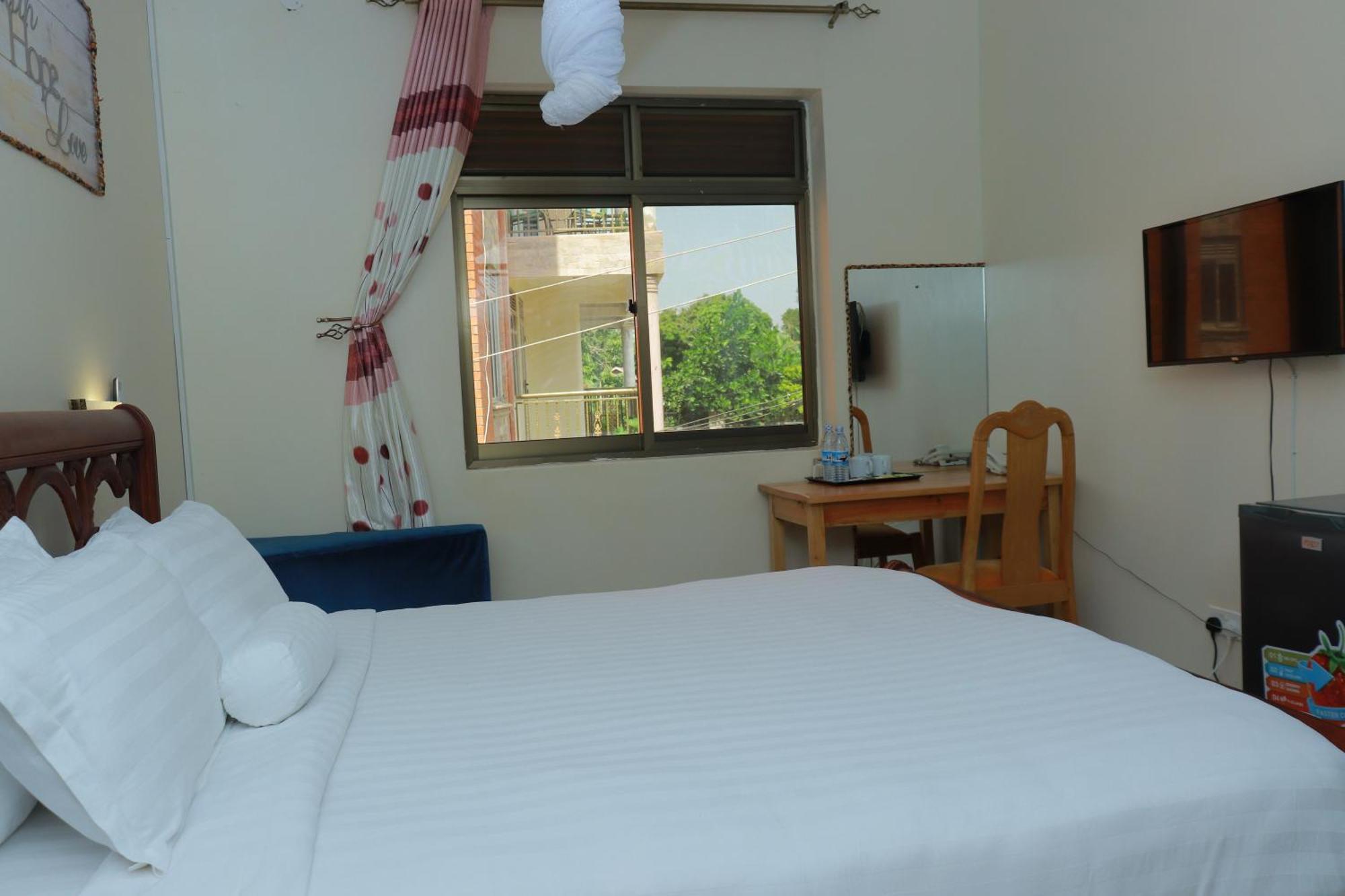 Mowicribs Hotel And Spa Entebbe Extérieur photo