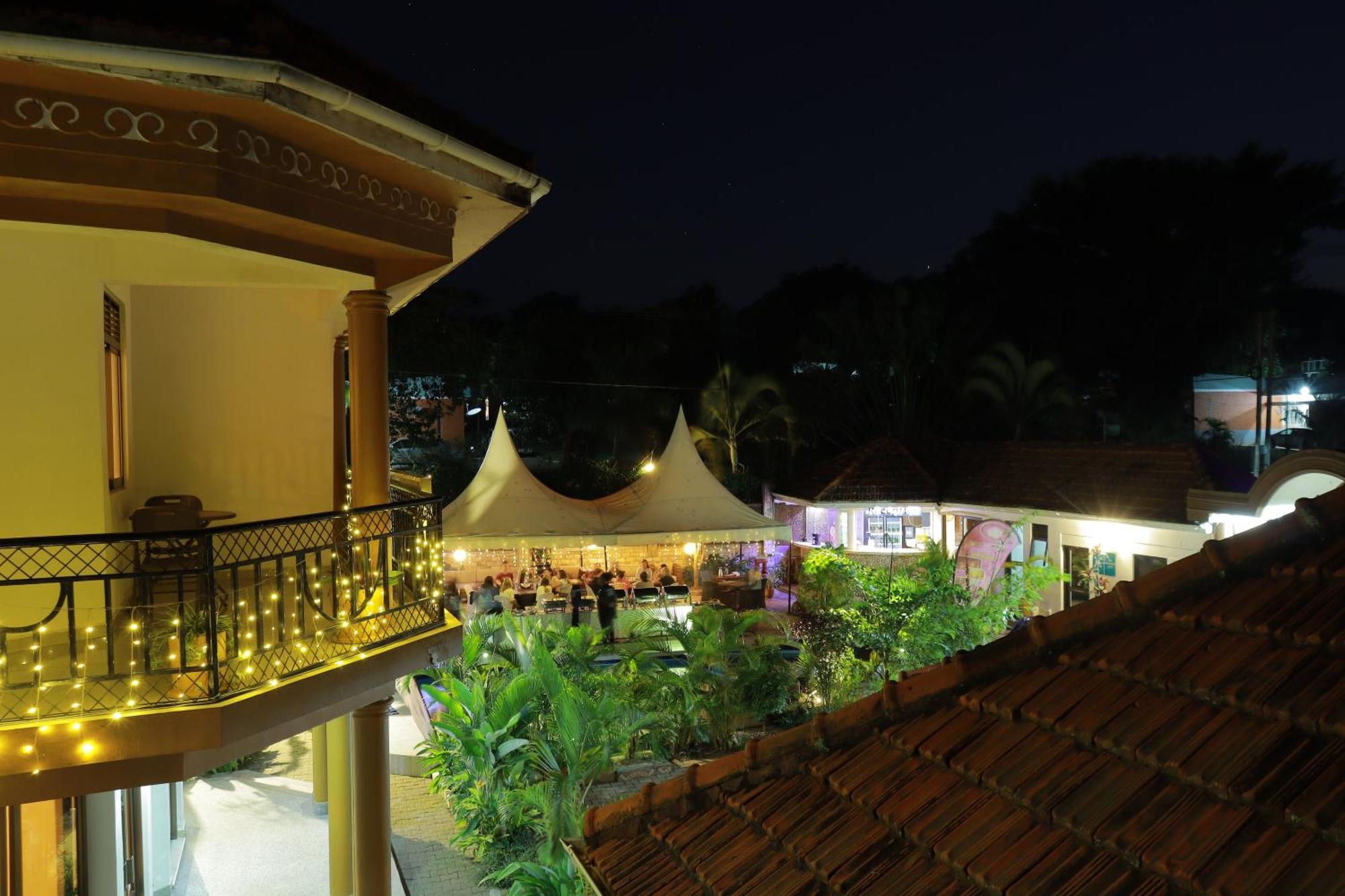 Mowicribs Hotel And Spa Entebbe Extérieur photo