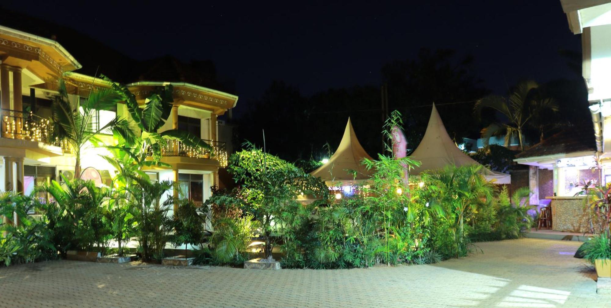 Mowicribs Hotel And Spa Entebbe Extérieur photo