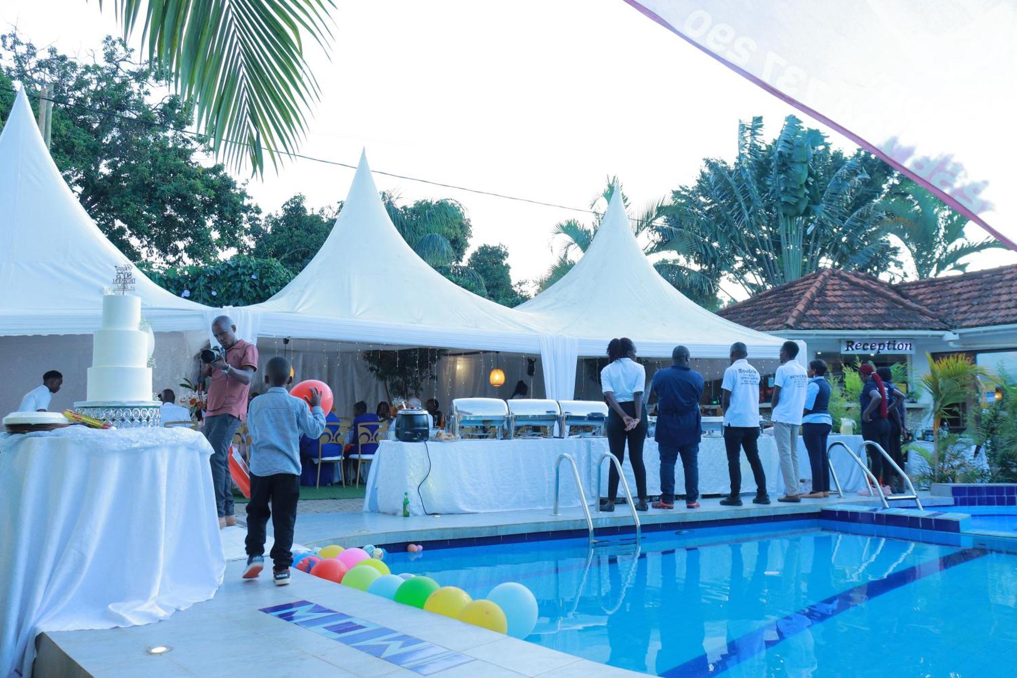 Mowicribs Hotel And Spa Entebbe Extérieur photo