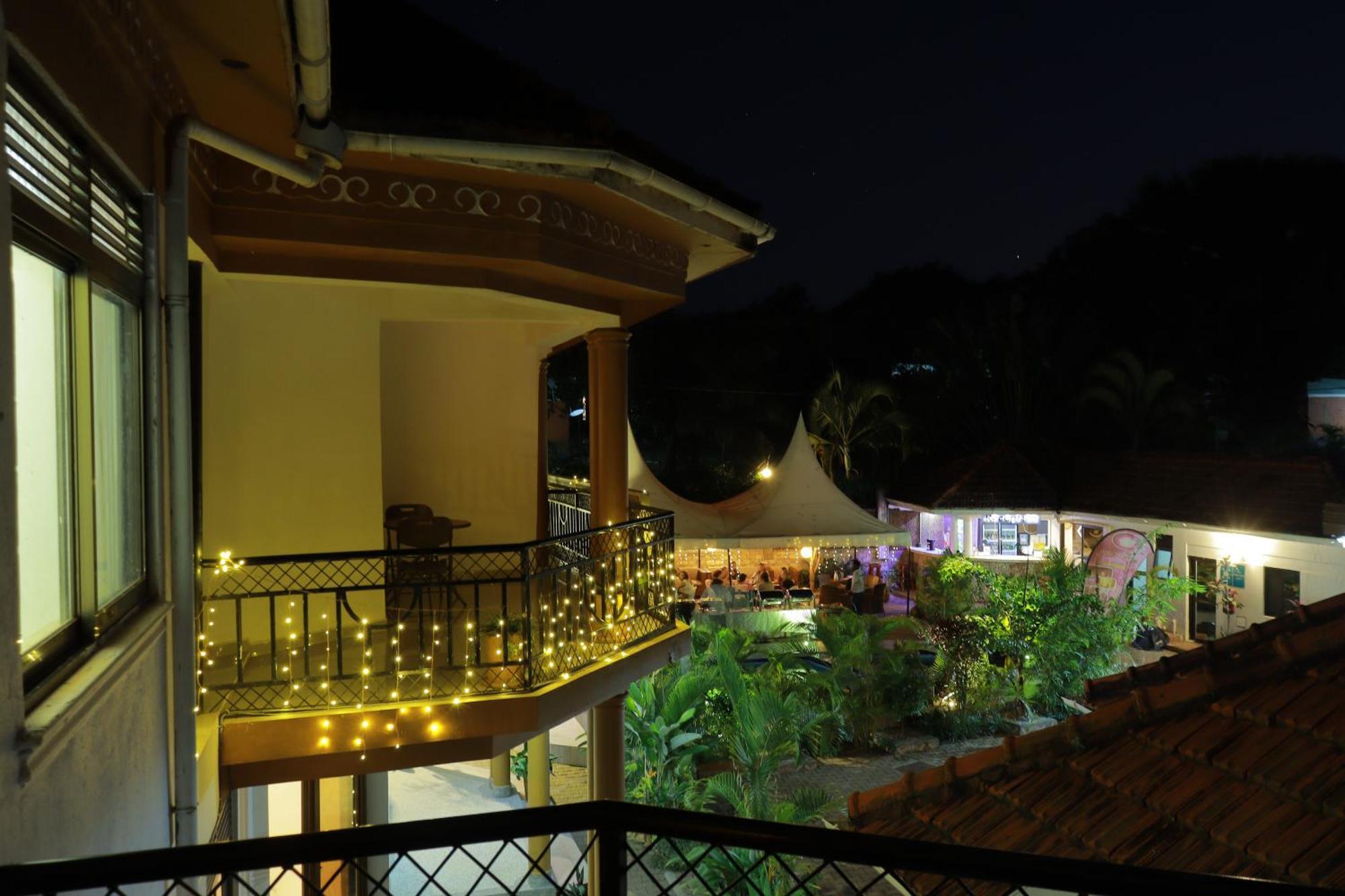 Mowicribs Hotel And Spa Entebbe Extérieur photo