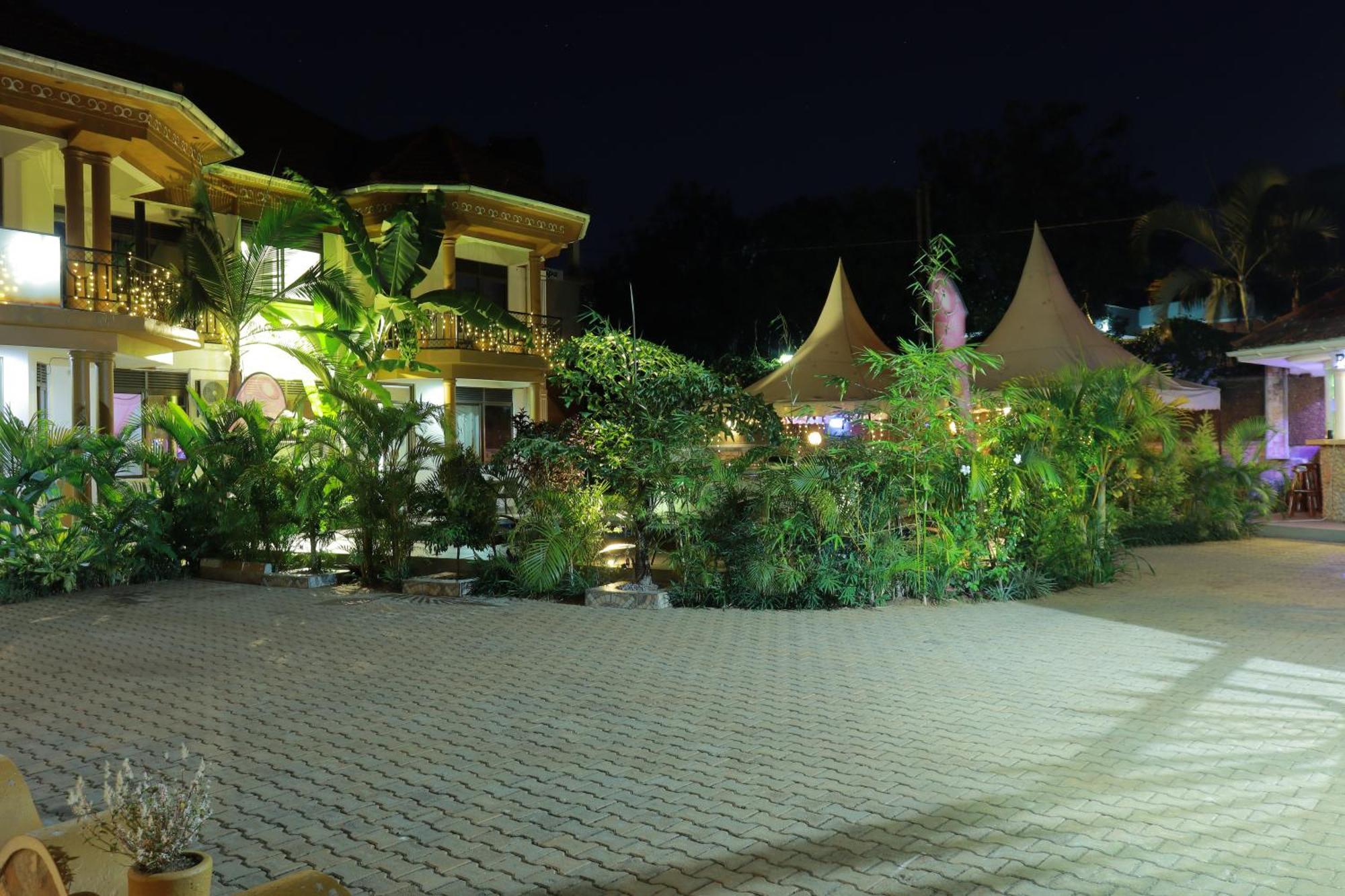 Mowicribs Hotel And Spa Entebbe Extérieur photo