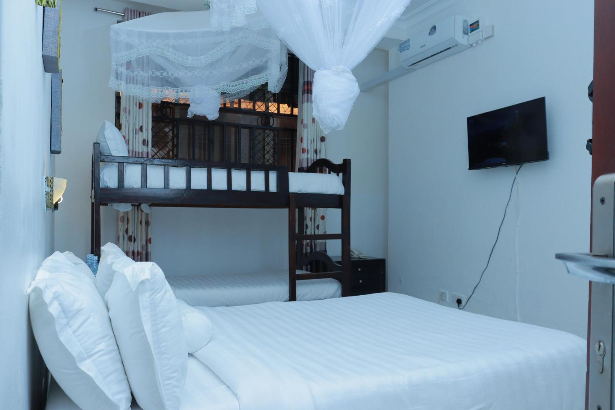 Mowicribs Hotel And Spa Entebbe Extérieur photo