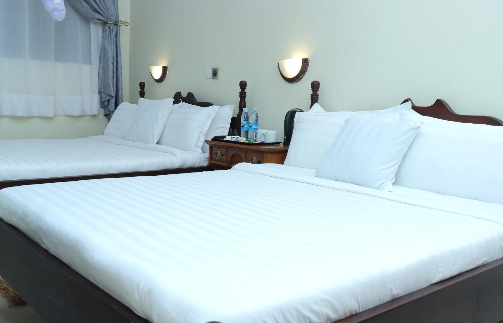Mowicribs Hotel And Spa Entebbe Extérieur photo