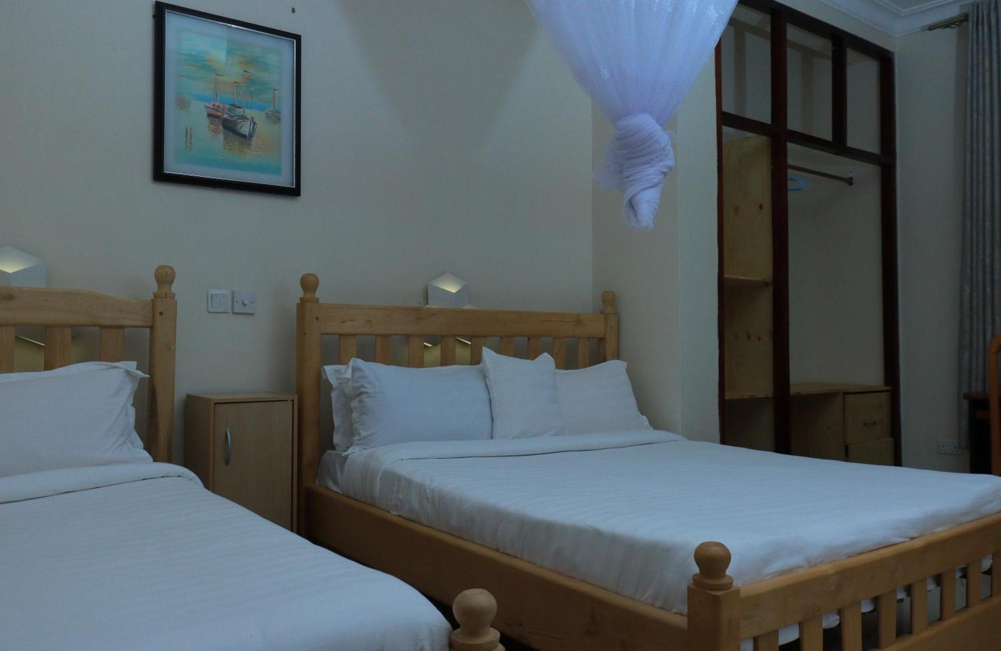 Mowicribs Hotel And Spa Entebbe Extérieur photo