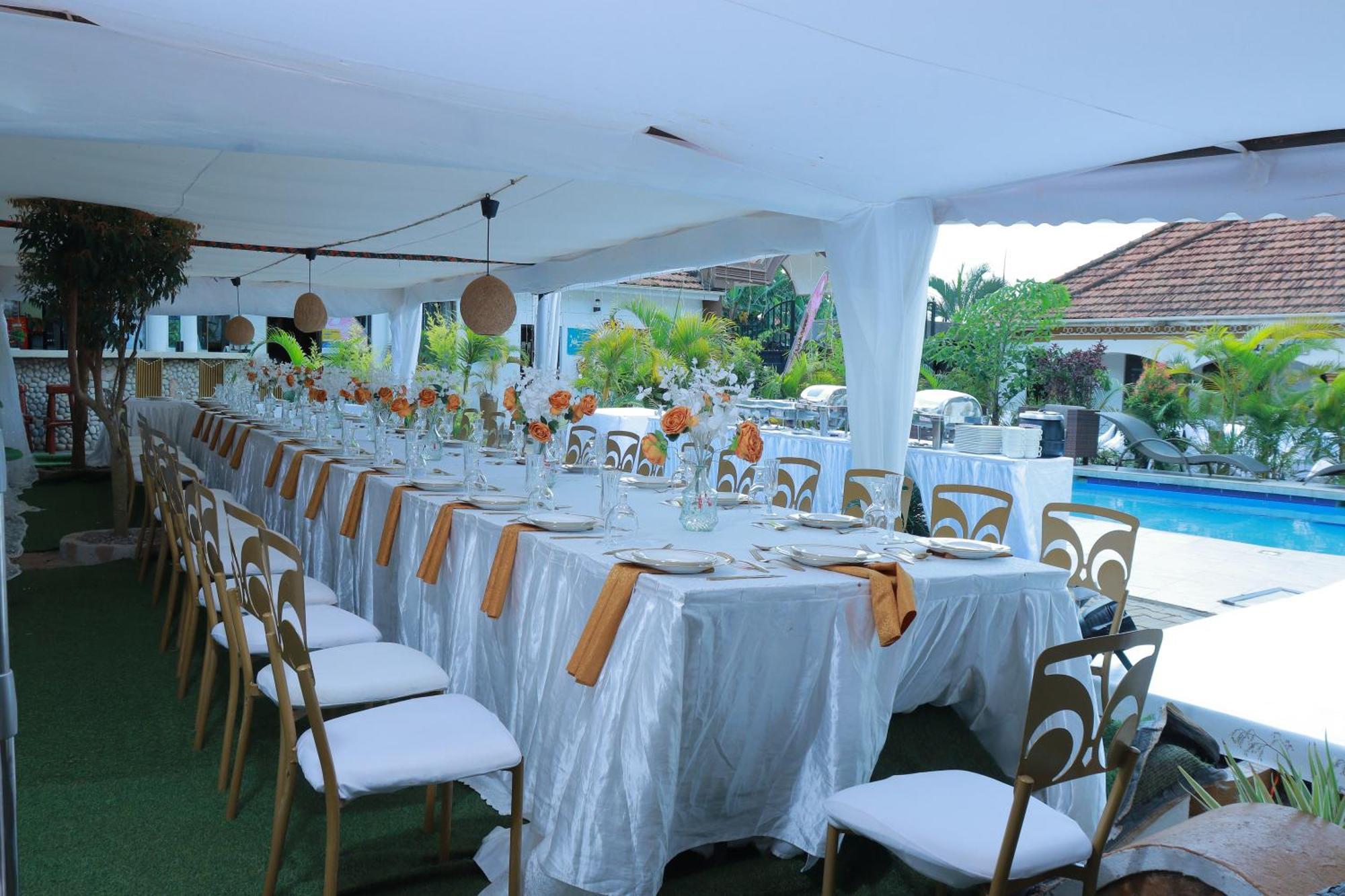 Mowicribs Hotel And Spa Entebbe Extérieur photo