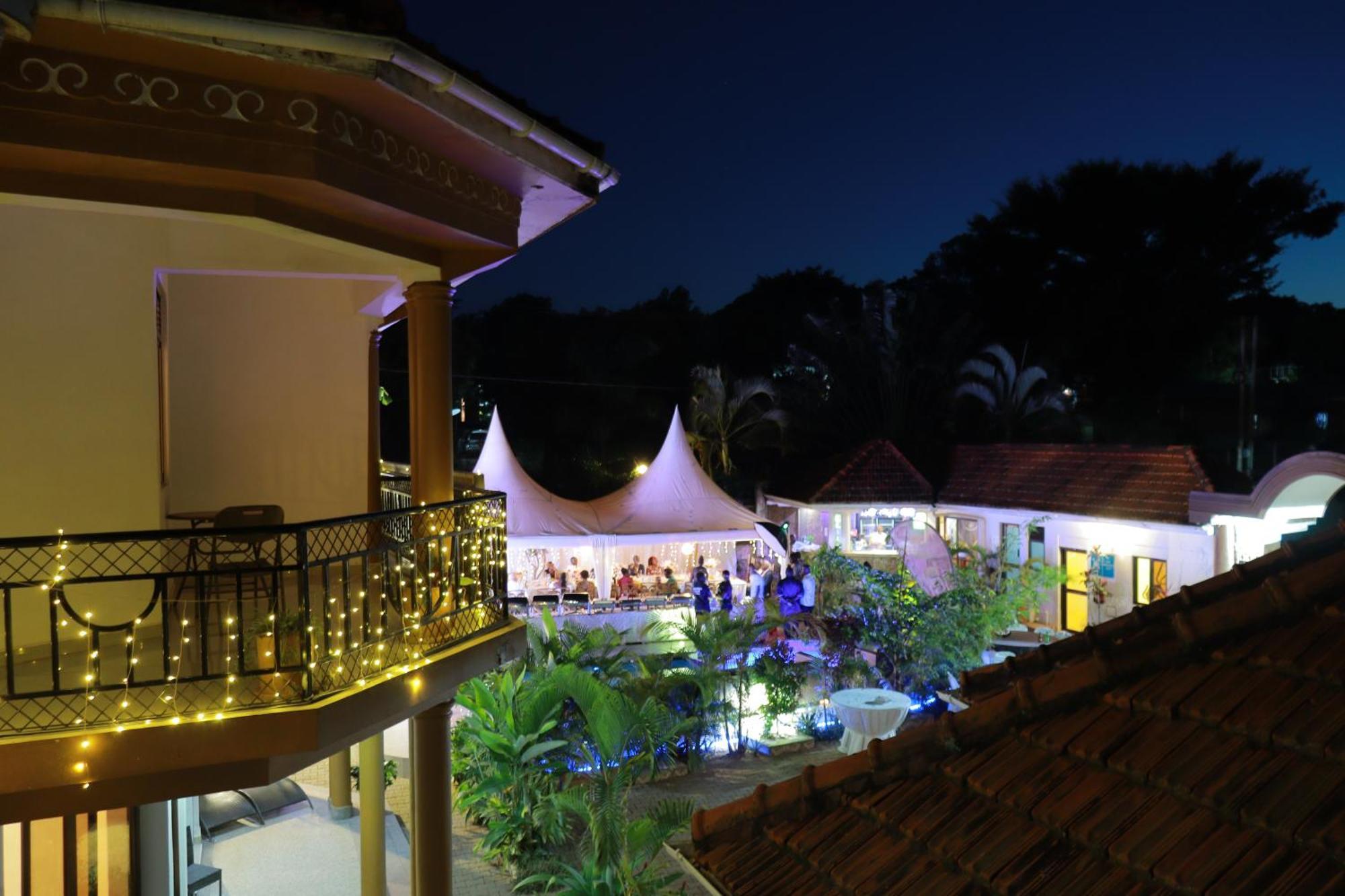 Mowicribs Hotel And Spa Entebbe Extérieur photo