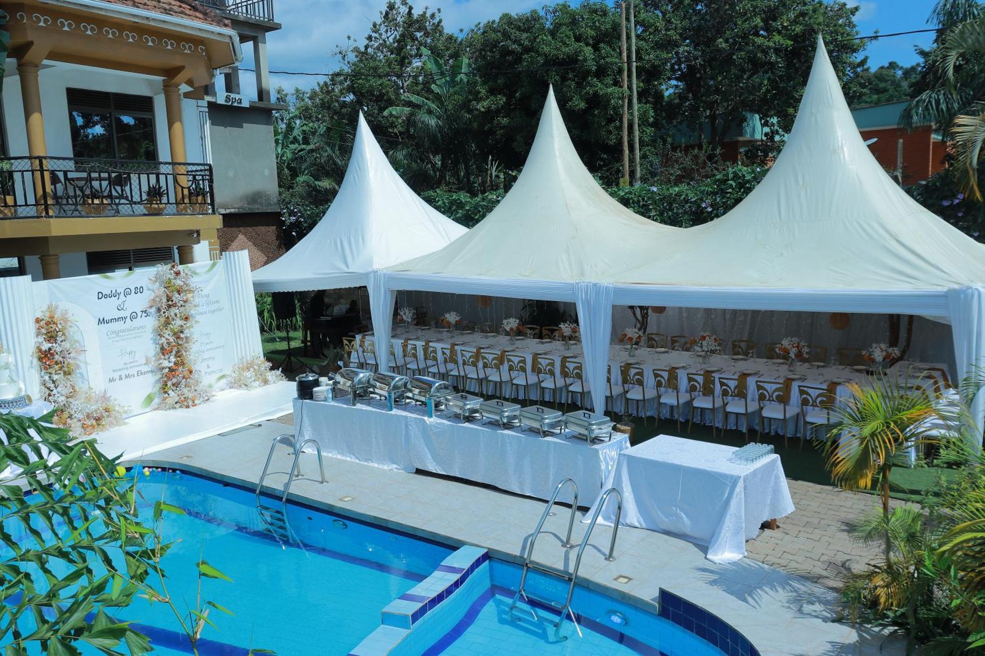 Mowicribs Hotel And Spa Entebbe Extérieur photo