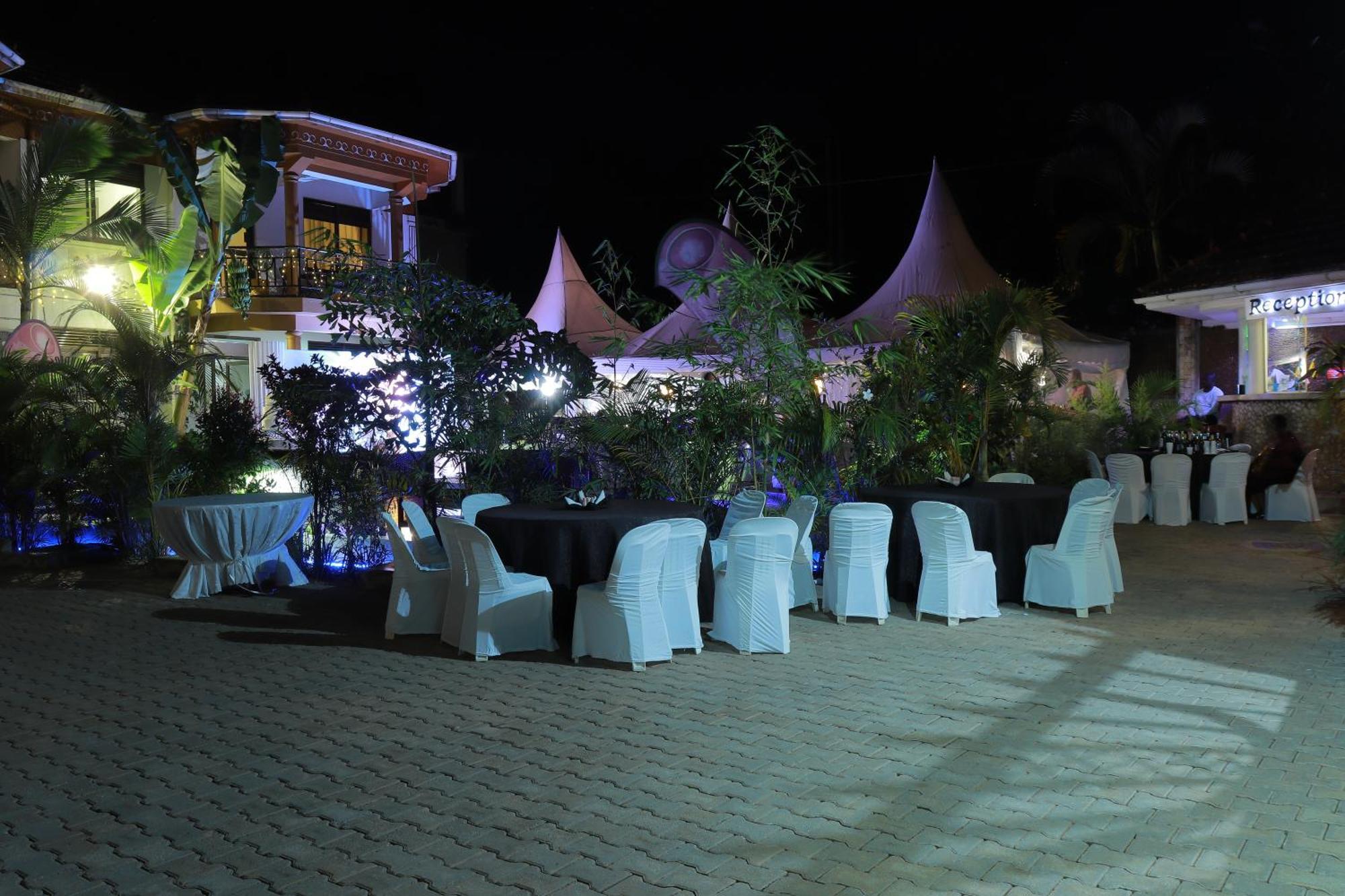 Mowicribs Hotel And Spa Entebbe Extérieur photo