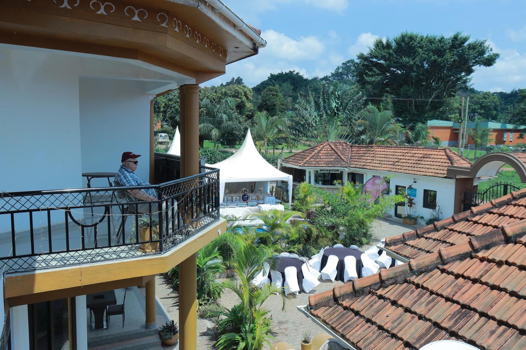 Mowicribs Hotel And Spa Entebbe Extérieur photo