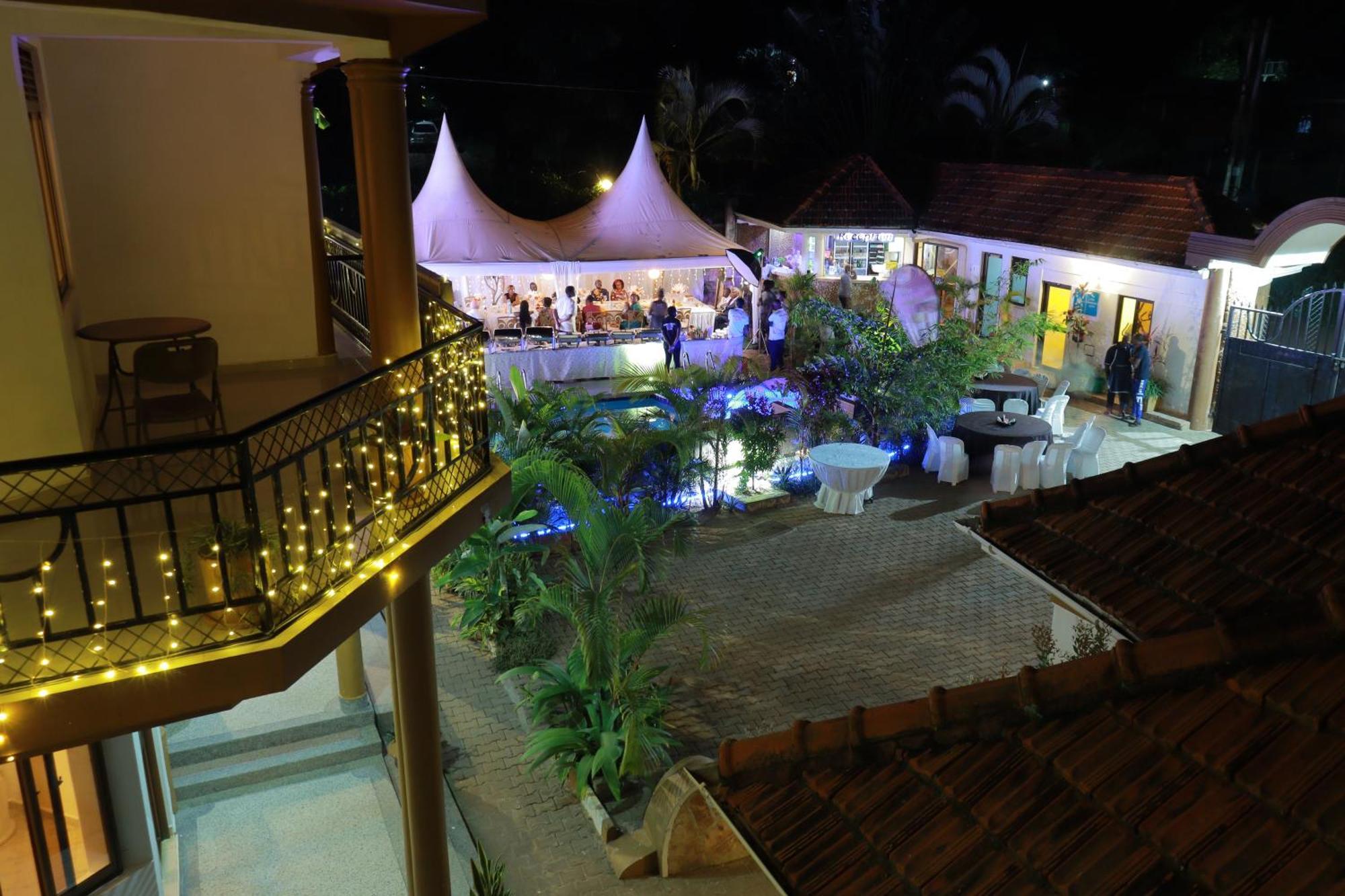 Mowicribs Hotel And Spa Entebbe Extérieur photo